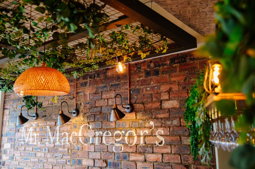 Trailing foliage on mesh panels create a lovely natural vibe