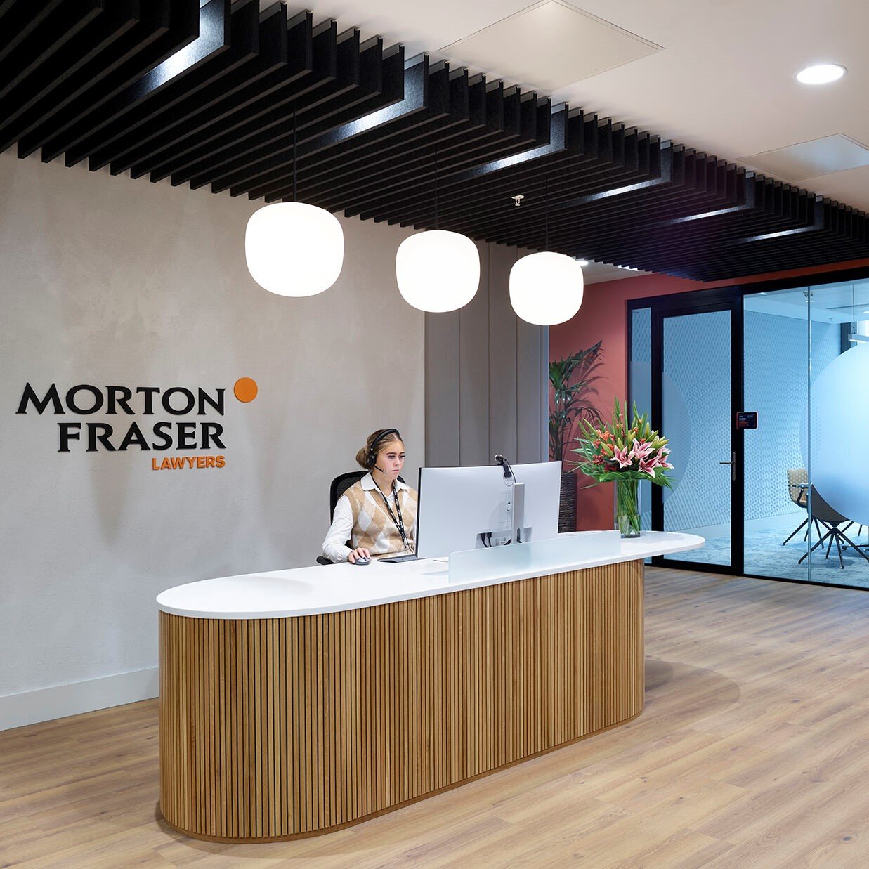 morton-fraser-glasgow-office-reception-desk-flowers