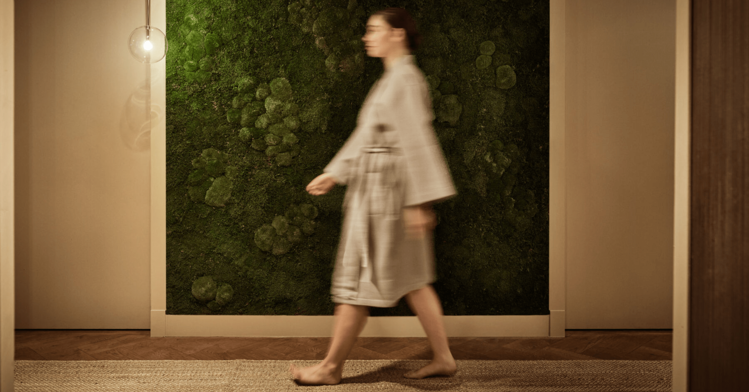 blythswood-square-hotel-spa-moss-wall-image